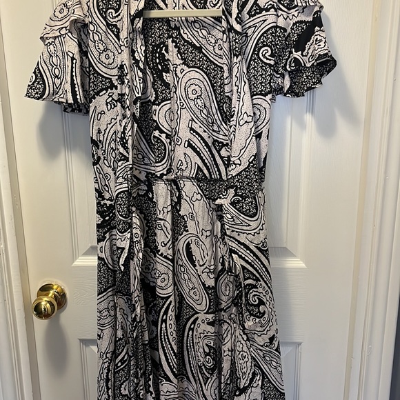 Minkas black and white paisley wrap dress - Picture 6 of 6